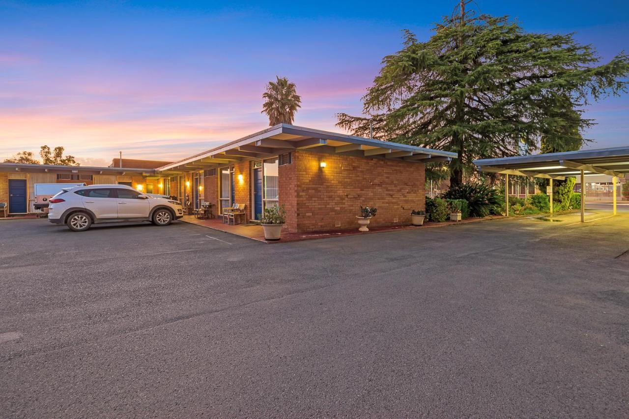 Plainsman Motel Forbes Exterior foto